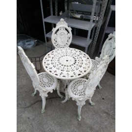 Conjunto de Mesa e Cadeiras de Jardim